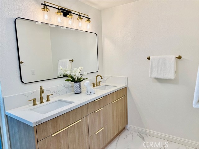 Detail Gallery Image 8 of 16 For 235 Lakepark Dr, Placentia,  CA 92870 - 2 Beds | 2 Baths