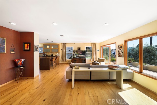 Detail Gallery Image 14 of 56 For 10707 Rochester, Los Angeles,  CA 90024 - 3 Beds | 3 Baths