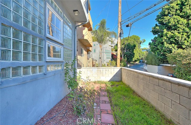 Detail Gallery Image 64 of 69 For 6423 Deep Dell, Hollywood,  CA 90068 - 3 Beds | 2/1 Baths