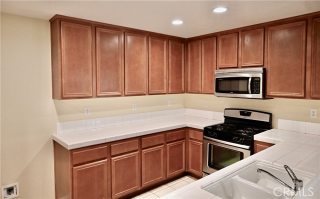 Detail Gallery Image 6 of 26 For 25798 Iris Ave #B,  Moreno Valley,  CA 92551 - 2 Beds | 2/1 Baths