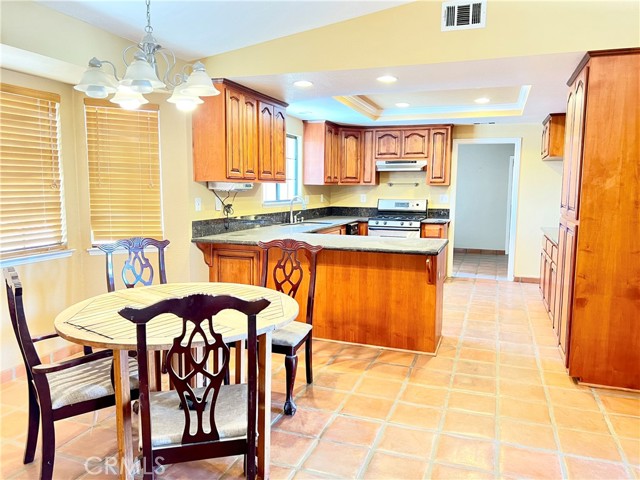 10335 Columbine Road, Oak Hills CA: https://media.crmls.org/medias/00e7d074-2d67-4ac6-a8d8-a0002c5e6b47.jpg