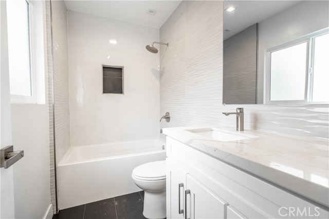 Detail Gallery Image 19 of 73 For 3362 Bellota, Los Angeles,  CA 90027 - 5 Beds | 5 Baths