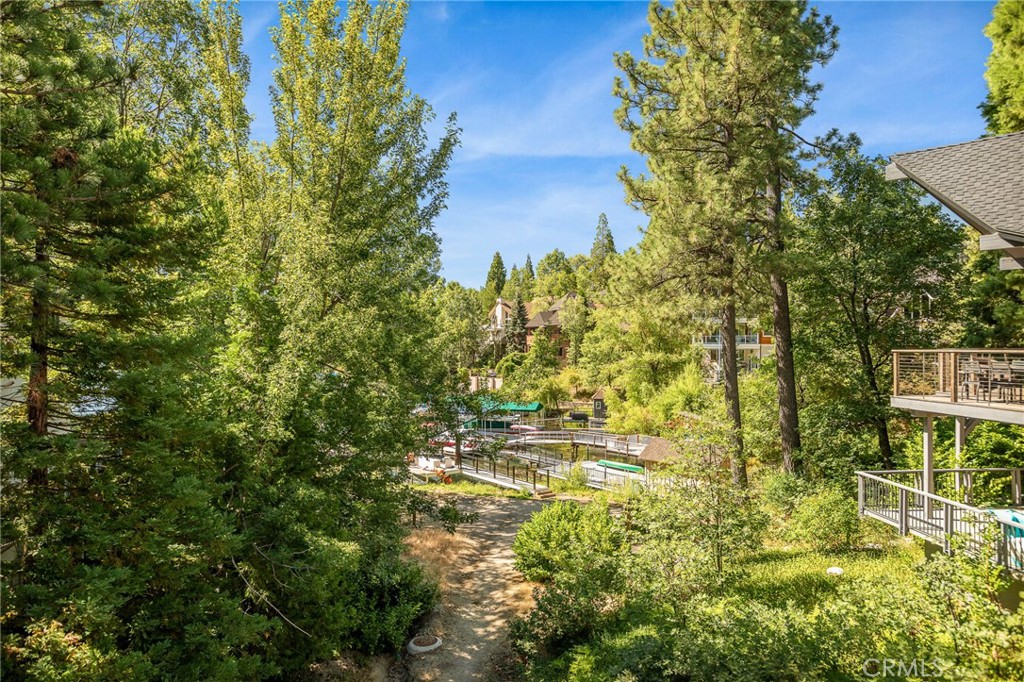 https://media.crmls.org/medias/00e89a54-f07d-4fab-bf88-d92477ab5c28.jpg?preset=X-Large