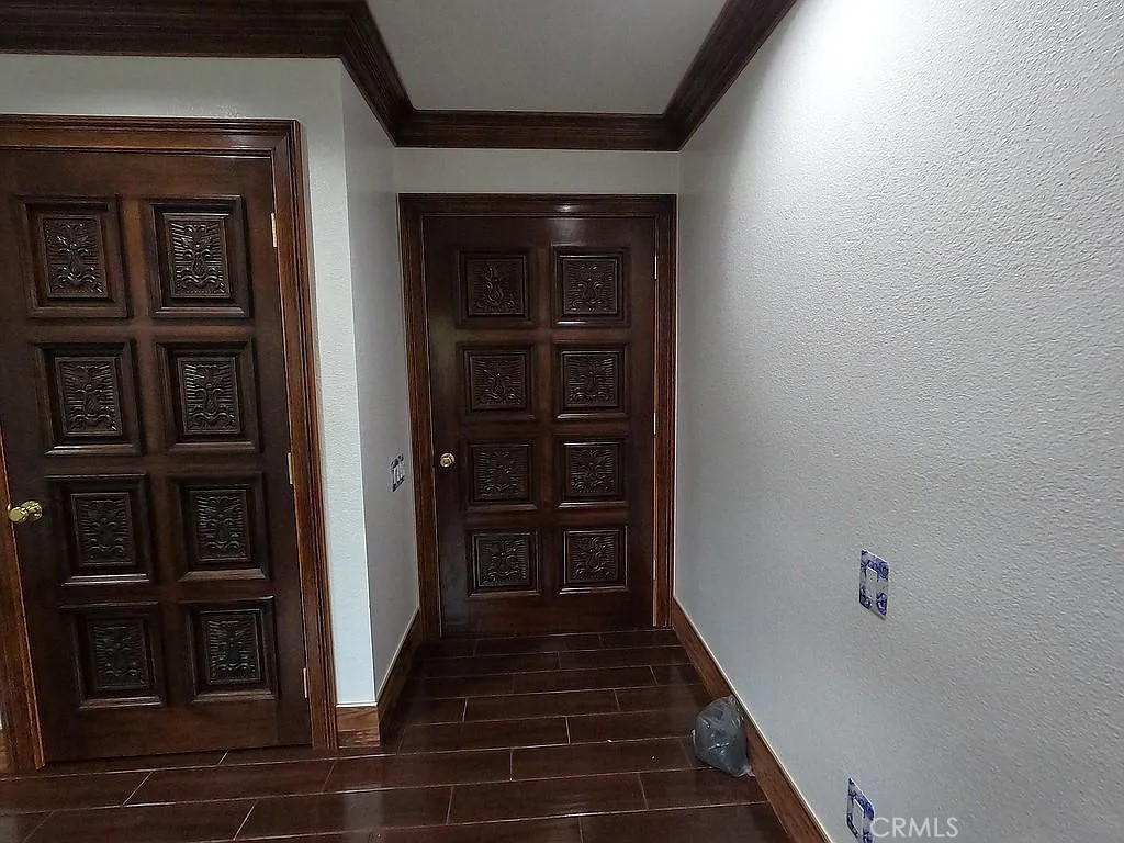 https://media.crmls.org/medias/00e8ce44-1bec-4085-9288-799561a2b25c.jpg?preset=X-Large