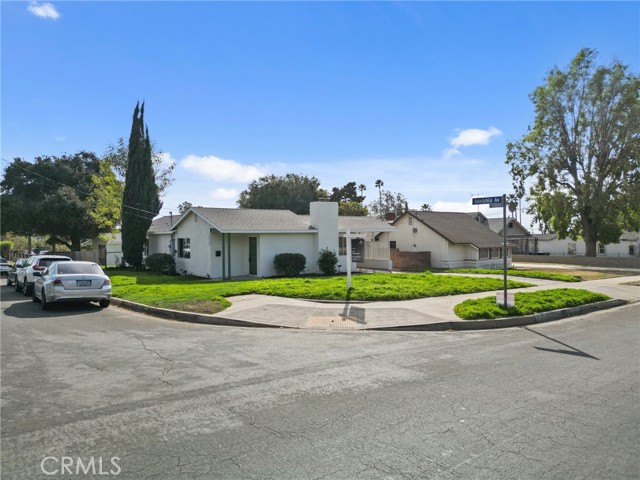 Detail Gallery Image 2 of 29 For 13500 Gridley St, San Fernando,  CA 91340 - 4 Beds | 2 Baths