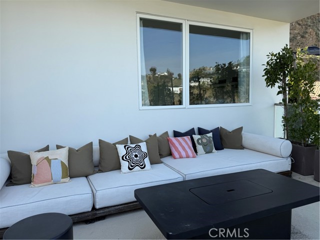 8672 Franklin Avenue, Los Angeles CA: https://media.crmls.org/medias/00ea9eaf-988b-4389-8b17-6d7952a3331c.jpg