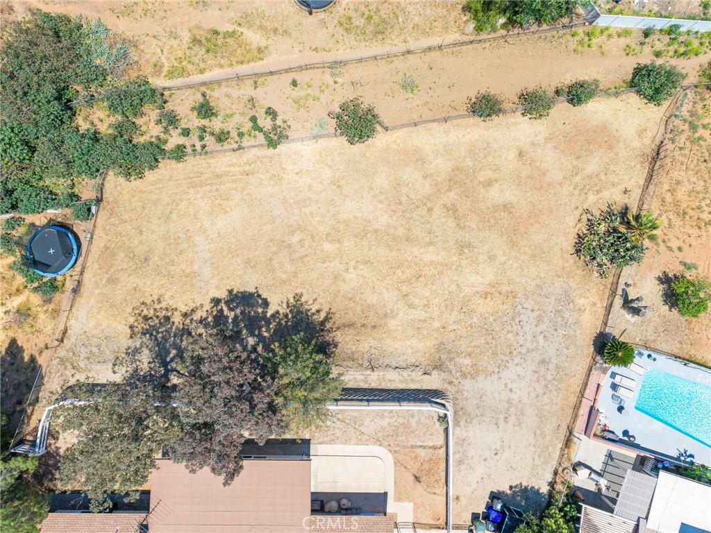 https://media.crmls.org/medias/00eaffde-65ad-447d-ba16-4daa6de1091c.jpg?preset=X-Large