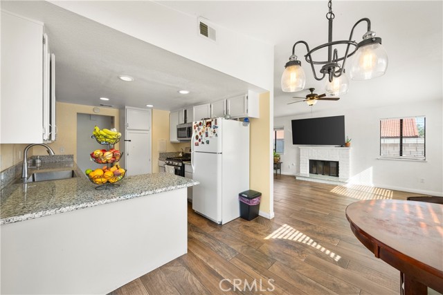 37112 Calle Amigo, Palmdale CA: https://media.crmls.org/medias/00ec7573-692e-48af-829b-ebeb66ebc4f3.jpg