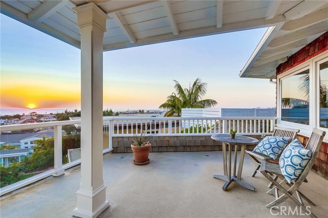 407 Mendoza Terrace, Corona del Mar CA: https://media.crmls.org/medias/00ed547a-4530-4446-8a91-f10788253117.jpg