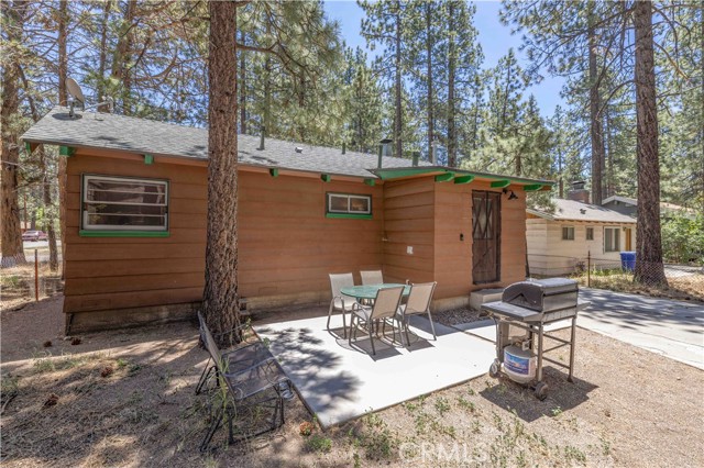 941 Anita Avenue, Big Bear City CA: https://media.crmls.org/medias/00ee8465-31fd-4f4c-8a72-fb683fdd8772.jpg