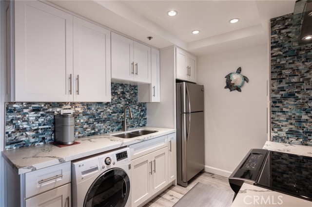 Kitchen with Washer/Dryer