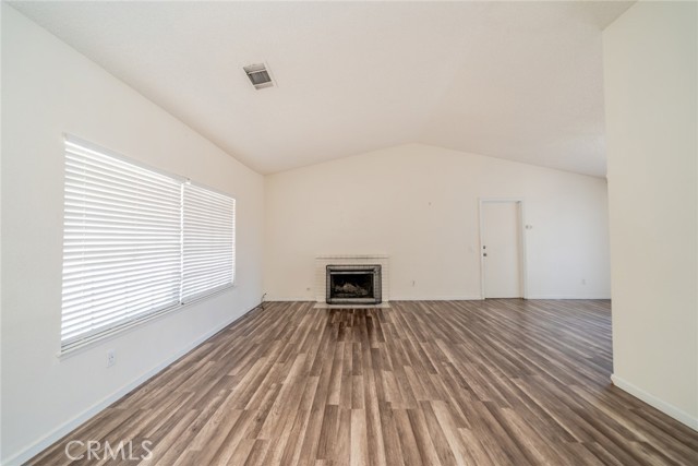 Detail Gallery Image 4 of 38 For 14150 Manzano Rd, Victorville,  CA 92392 - 3 Beds | 2 Baths