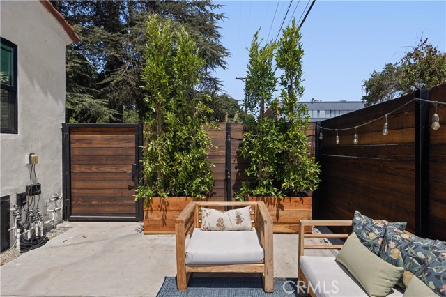 312 W Lutge Avenue, Burbank CA: https://media.crmls.org/medias/00ef2576-d78f-49ff-98bd-ff80b53f55bf.jpg