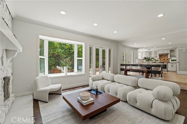 16 Harrisburg, Irvine CA: https://media.crmls.org/medias/00ef267c-4e39-4207-ad6b-3d6f7e3fc6d1.jpg