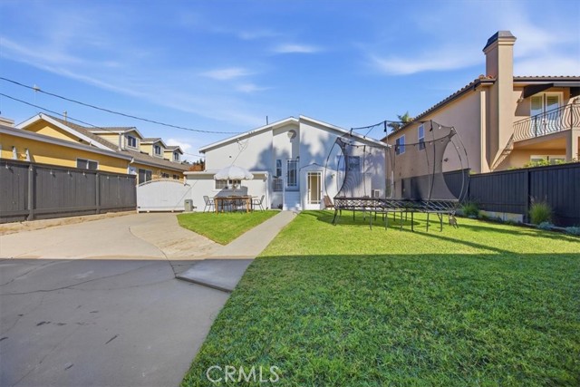 Detail Gallery Image 32 of 44 For 1826 10th St, Manhattan Beach,  CA 90266 - 3 Beds | 2 Baths