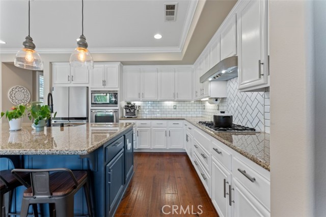 Detail Gallery Image 21 of 63 For 15520 Megan Dr, Canyon Country,  CA 91387 - 5 Beds | 4 Baths
