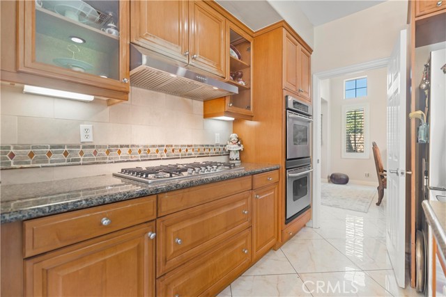 Detail Gallery Image 14 of 57 For 665 Barbre Cir, Corona,  CA 92879 - 4 Beds | 3 Baths