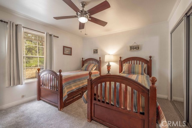 42385 Fox Farm Road, Big Bear Lake CA: https://media.crmls.org/medias/00f43a0d-2af2-44d7-a27a-0a4dedfab7a3.jpg