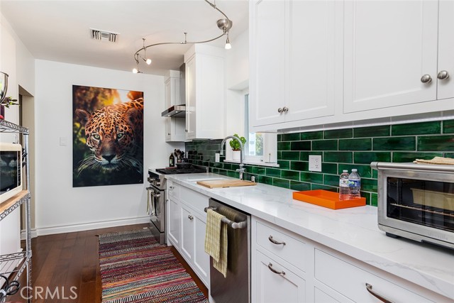 10522 Fernglen Avenue, Tujunga CA: https://media.crmls.org/medias/00f4d603-c547-4ede-9f46-ef31f5d61030.jpg