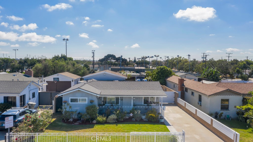 17011 S Catalina