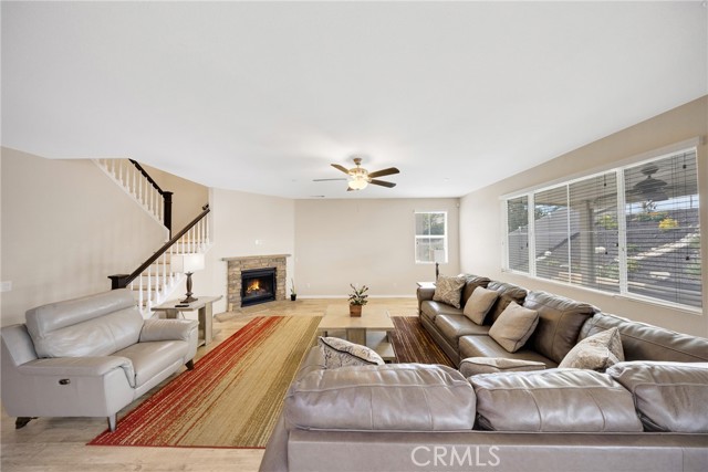 Detail Gallery Image 17 of 44 For 17984 Valerian Way, San Bernardino,  CA 92407 - 4 Beds | 3 Baths