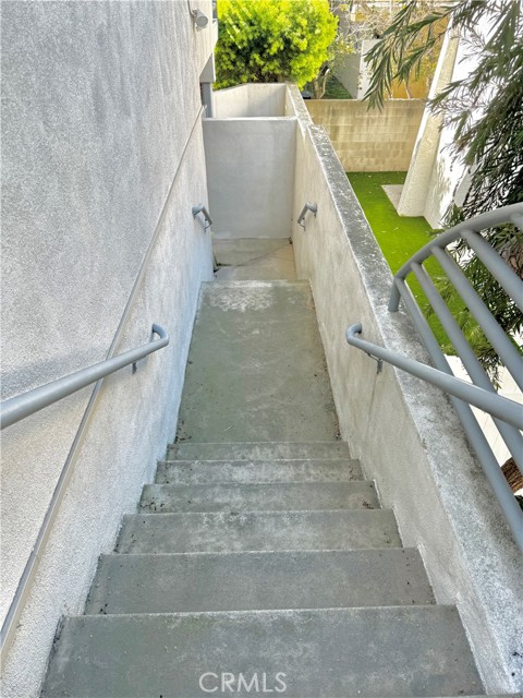 Detail Gallery Image 7 of 51 For 1461 Manhattan Beach Bld #C,  Manhattan Beach,  CA 90266 - 2 Beds | 2/1 Baths