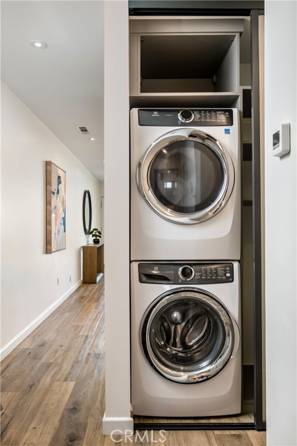 3901 E Livingston Drive, Long Beach CA: https://media.crmls.org/medias/00f618eb-885e-43ec-bbe5-3c9e33edb561.jpg