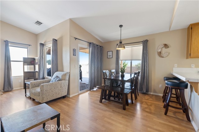 Detail Gallery Image 5 of 33 For 20301 Pima Rd, Apple Valley,  CA 92308 - 4 Beds | 2/1 Baths