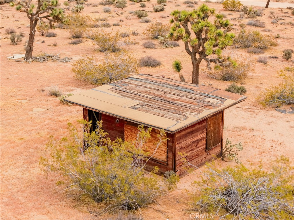 https://media.crmls.org/medias/00f8bca8-1c4b-427f-aad6-71f484665564.jpg?preset=X-Large