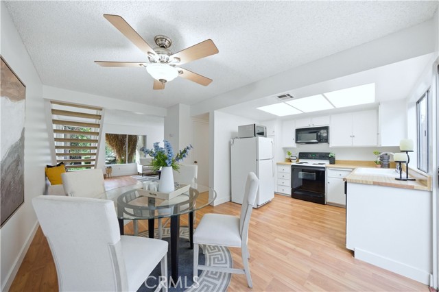 Detail Gallery Image 3 of 15 For 925 Cabrillo Dr #C,  Duarte,  CA 91010 - 2 Beds | 1/1 Baths