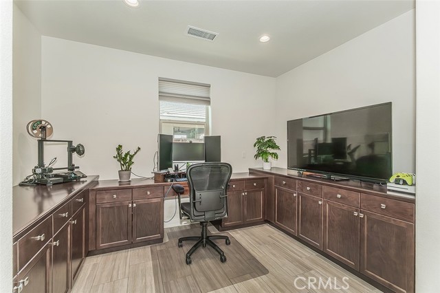 Image 18 of 75 For 877 Treasure Hills