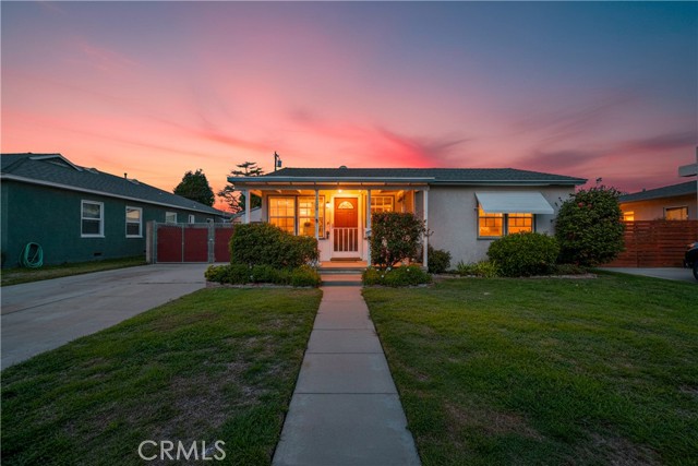 Detail Gallery Image 2 of 45 For 5815 E Oxholm, Long Beach,  CA 90808 - 3 Beds | 2 Baths