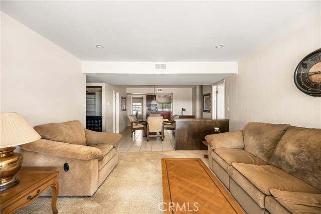 Detail Gallery Image 33 of 75 For 6040 Pat Ave, Woodland Hills,  CA 91367 - 5 Beds | 4/2 Baths