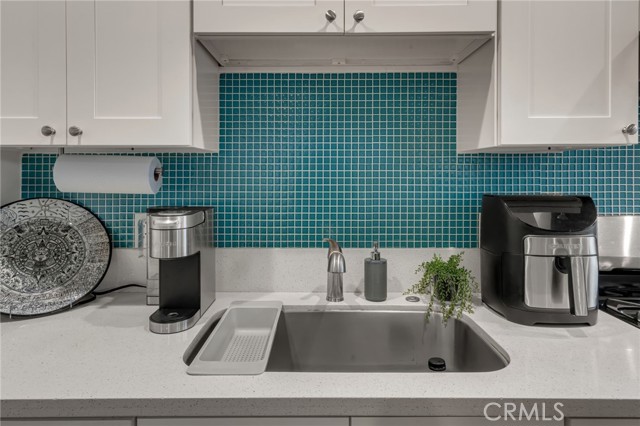 289 E Heath, Long Beach CA: https://media.crmls.org/medias/00fc4a5f-77d4-452e-b269-5b975d808f5d.jpg