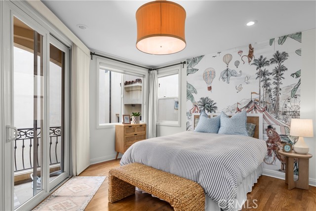 807 Crest Drive, Manhattan Beach CA: https://media.crmls.org/medias/00fc7287-638f-440e-8d4b-954fff469788.jpg