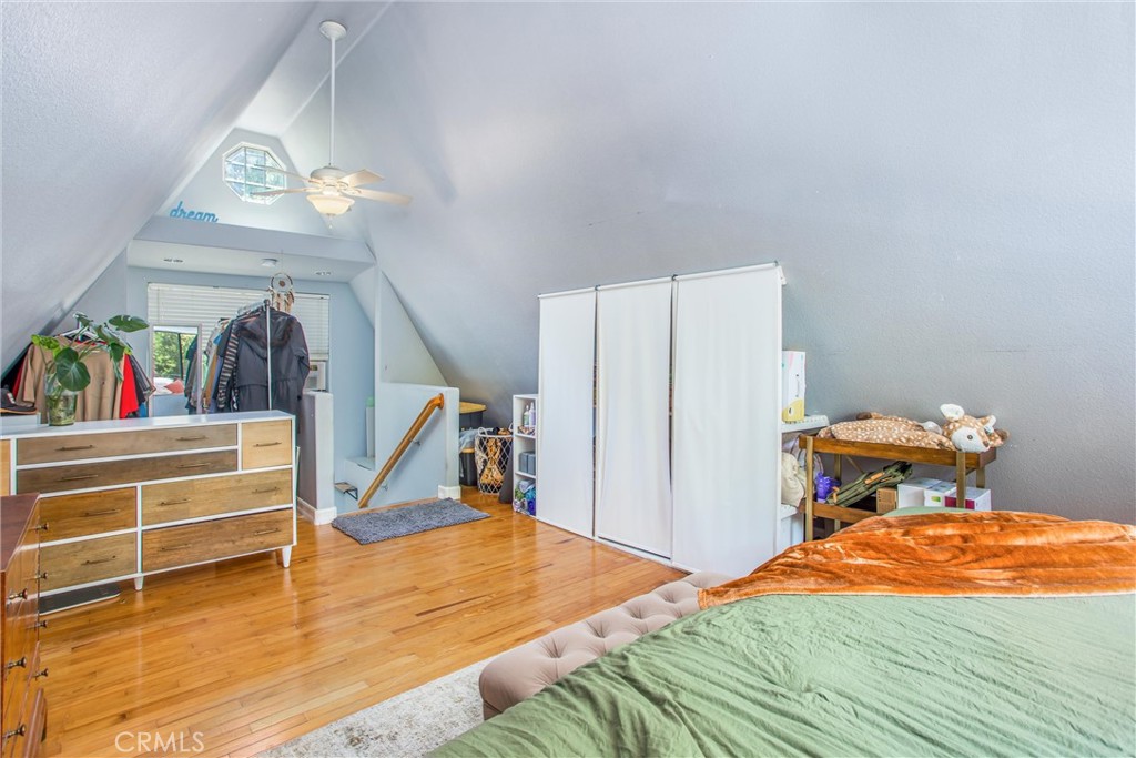 https://media.crmls.org/medias/00fcaf3a-1444-4e61-a78b-edf950d16c63.jpg?preset=X-Large