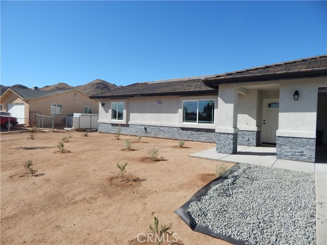 20198 Zuni Road, Apple Valley, CA 92307