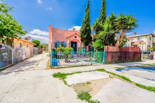 628 E 76th Place, Los Angeles CA: https://media.crmls.org/medias/00fd7425-2eb0-4cca-8080-59aa641b0d21.jpg