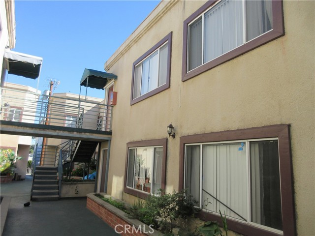 Detail Gallery Image 2 of 25 For 7330 Eton Ave #203,  Canoga Park,  CA 91303 - 2 Beds | 2 Baths