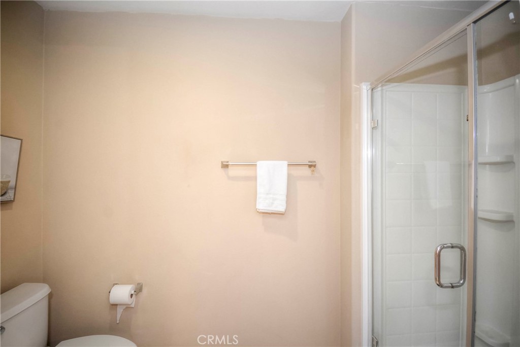 https://media.crmls.org/medias/00ffff0e-a1c8-47e4-85e3-58e897208982.jpg?preset=X-Large