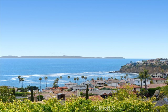 374 Ledroit Street, Laguna Beach CA: https://media.crmls.org/medias/01002229-b10b-4099-a0ca-eaab831f54d7.jpg