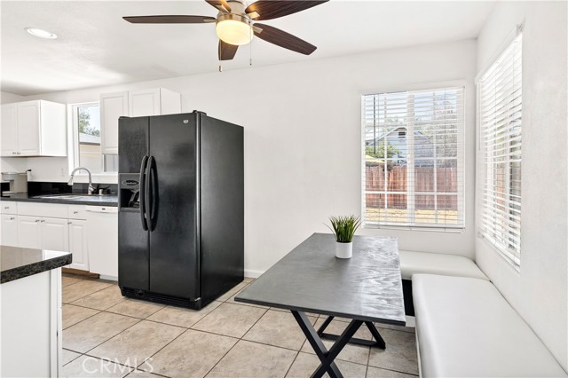 412 South Santa Fe Street, Hemet CA: https://media.crmls.org/medias/0101004e-6c61-4a99-acb5-06d9c4eeb7df.jpg