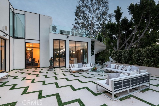 Detail Gallery Image 11 of 21 For 1024 Summit Dr, Beverly Hills,  CA 90210 - 7 Beds | 7/2 Baths