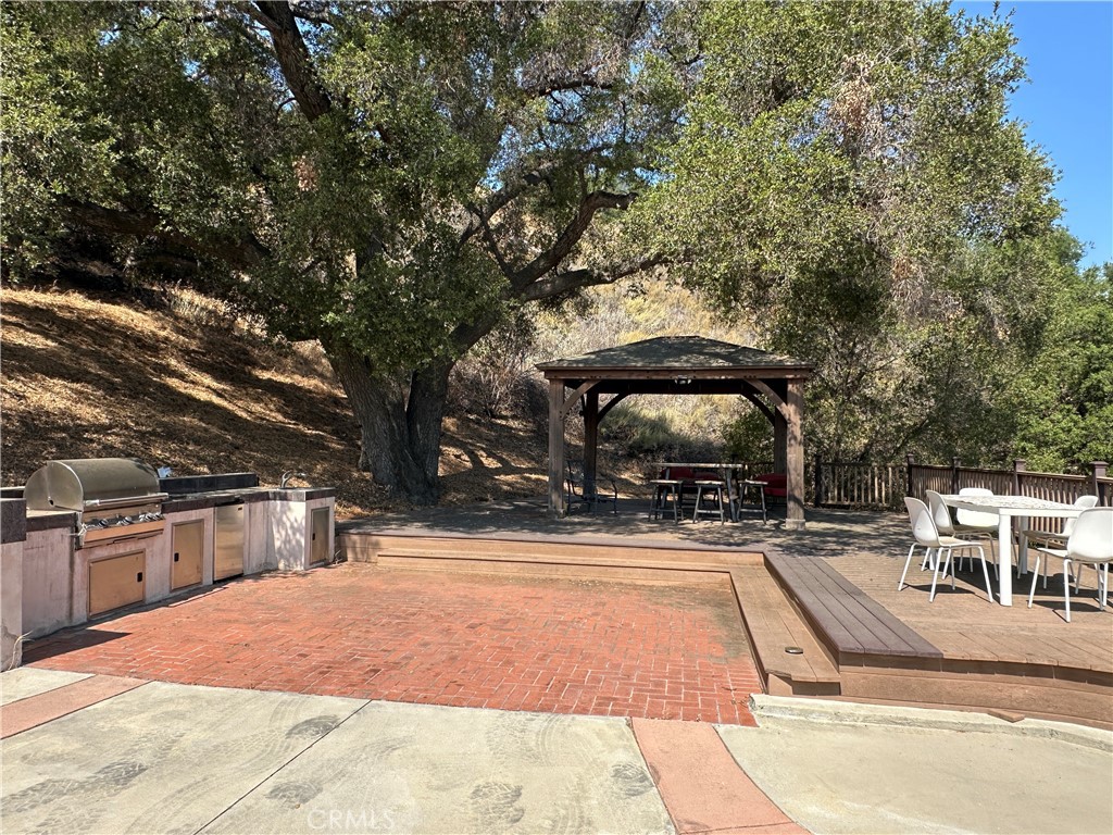 https://media.crmls.org/medias/0101923c-b56e-46e2-8b0c-714a2054c00a.jpg?preset=X-Large