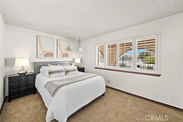 19352 Sailwind Lane, Huntington Beach CA: https://media.crmls.org/medias/0101e768-905f-41a3-ba7f-1dd19059cdaa.jpg