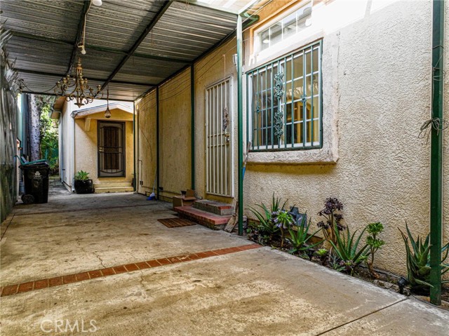 Detail Gallery Image 44 of 61 For 3651 Cardiff Ave, Los Angeles,  CA 90034 - 3 Beds | 2 Baths