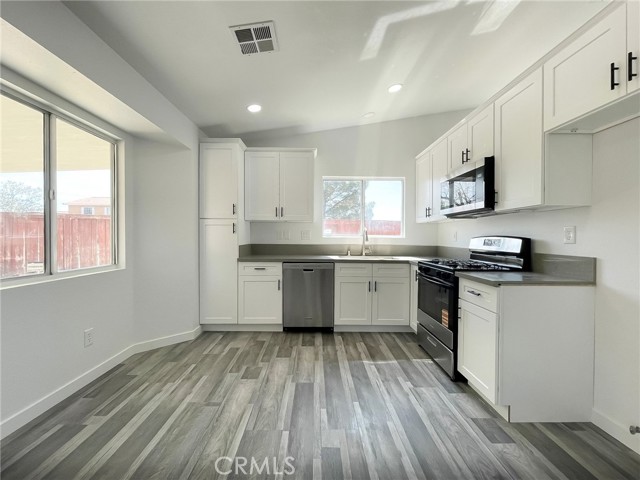 10779 Begonia Street, Adelanto CA: https://media.crmls.org/medias/01026dc6-80d0-45ee-aac0-a82bcb4af236.jpg