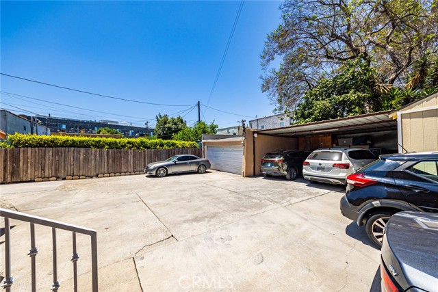 2525 S Cochran Avenue, Los Angeles CA: https://media.crmls.org/medias/0102aaa2-7dd5-47a3-9684-cb9416a4a890.jpg