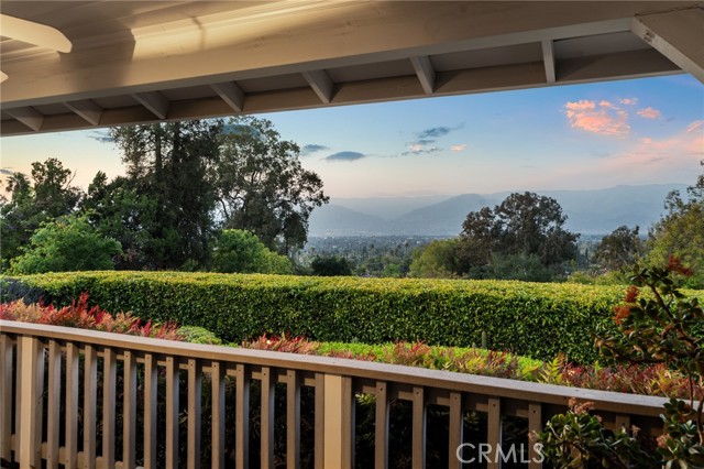 1215 Mira Monte Drive, Redlands CA: https://media.crmls.org/medias/01036173-a780-438b-870c-6981c049ba7f.jpg