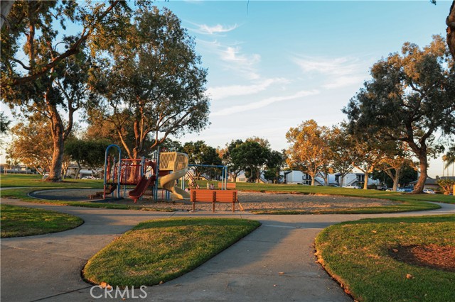 Detail Gallery Image 29 of 33 For 17231 Lido Ln, Huntington Beach,  CA 92647 - 4 Beds | 3 Baths